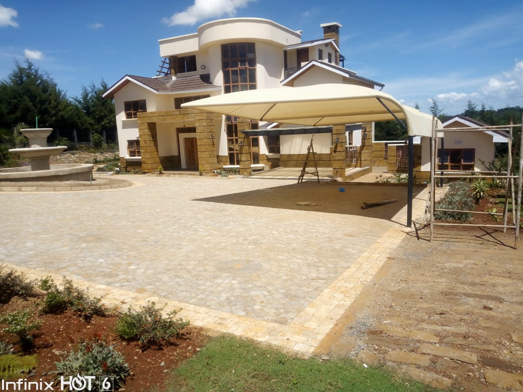 PARKING CANOPY SHADE SYSTEMS