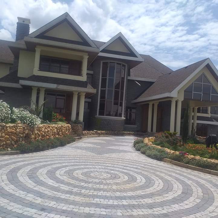 COBBLESTONE DRIVEWAY-CABRO PAVERS-OUTDOOR PAVING BLOCKS-CABRO BRICKS-PAVING BRICKS