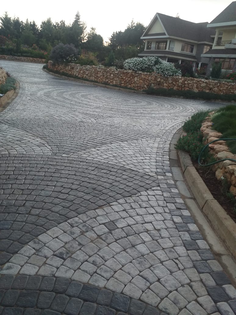 COBBLESTONE DRIVEWAY-CABRO PAVERS-OUTDOOR PAVING BLOCKS-CABRO BRICKS-PAVING BRICKS