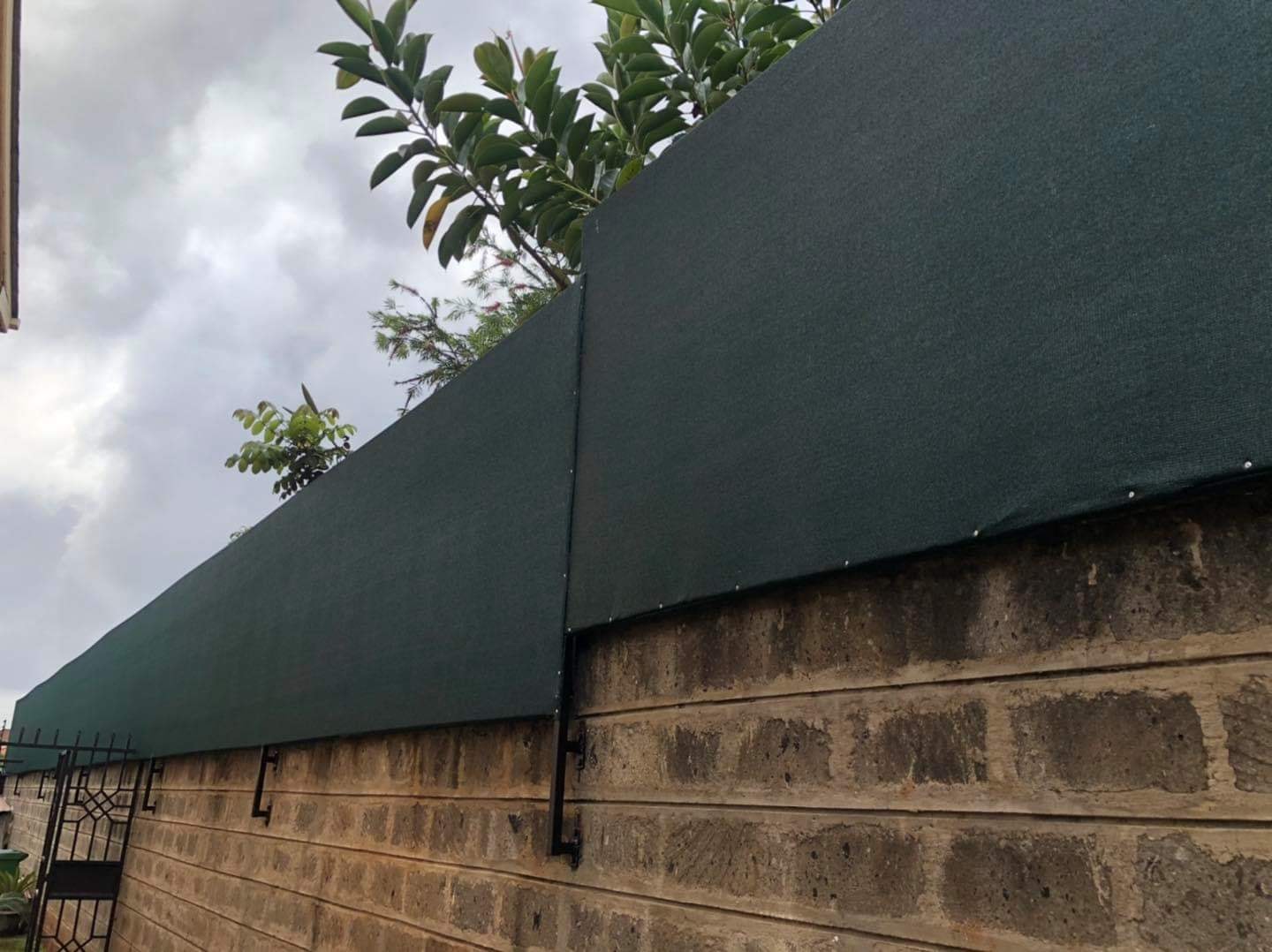 PERIMETER WALL SCREEN INSTALLERS-PRIVACY SHADE NET SCREEN- PRIVACY NETTING SCREEN-MESH NETTING-MESH PRIVACY SCREEN-CONSTRUCTION SCREEN-SCAFFOLD NETTING-VERTICAL SHADES- OUTDOOR PRIVACY SCREENS CONSTRUCTION COMPANY IN KENYA