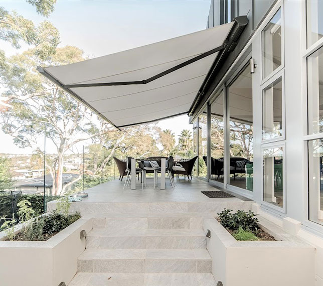 Outdoor Awnings-Retractable Awnings