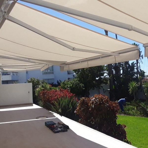 We sell, supply and install quality retractable patio awnings in Kenya-Leading Manufacturer of adjustable awnings