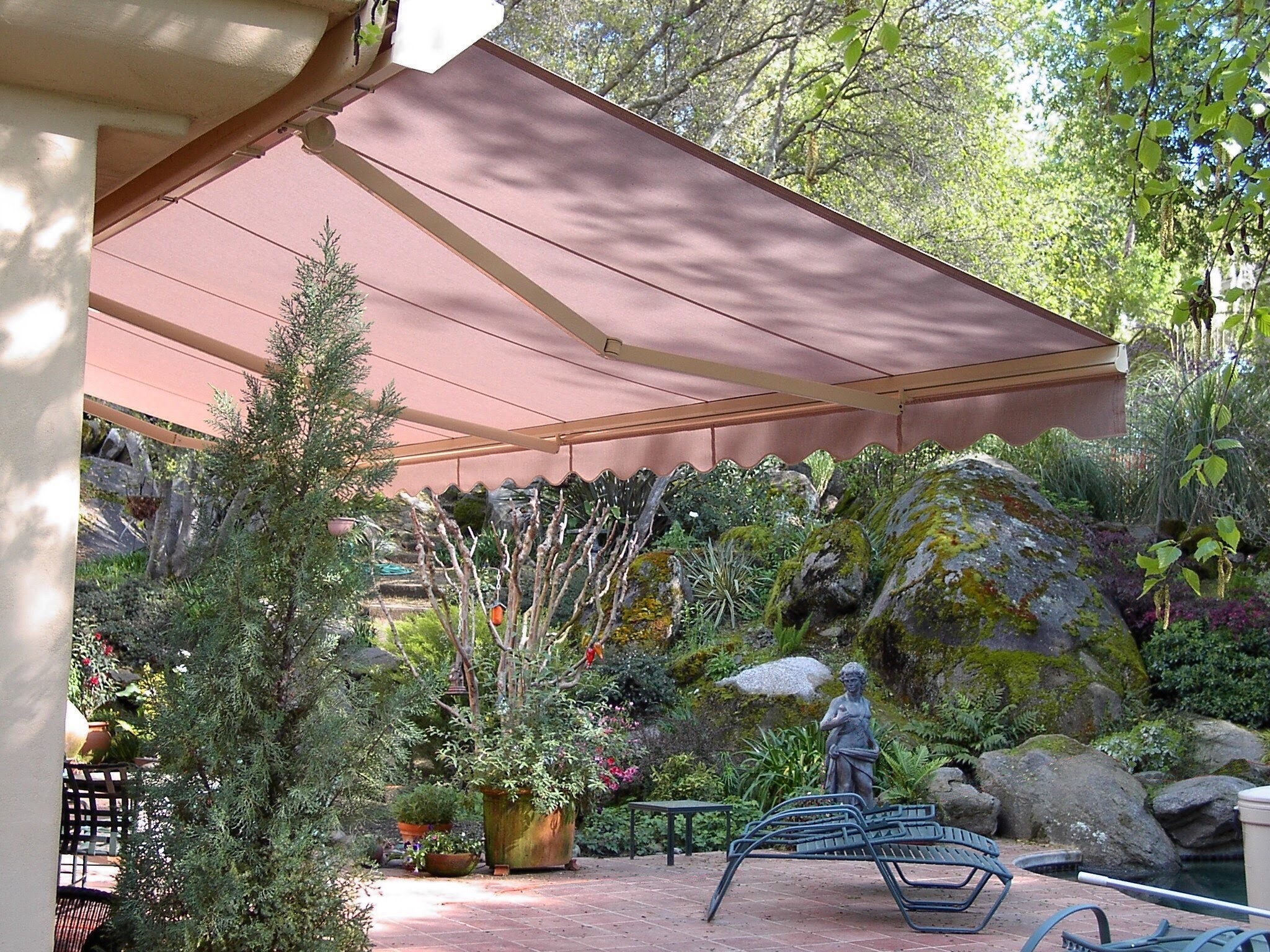 We supply and install quality retractable awnings and sunshades in Lavington, Nairobi-We are the leading manufacturer of durable motorized and manual retractable awnings, folding outdoor shades and adjustable patio shades in Kenya-Our unique retractable awnings can be used in both commercial and residential areas-We specialize in the retractable awnings for alfresco dining areas, patio retractable awnings, pool area retractable awnings, rooftop and penthouse retractable awnings, retractable garage awnings, retractable carport awnings, retractable patio and terrace awnings, retractable awnings for homes, retractable awnings for offices, retractable awnings for schools, retractable awnings for hospitals, retractable awnings for restaurants hotels and resorts, retractable awnings for cafes, retractable awnings for gym facilities, retractable awnings for villas and town houses