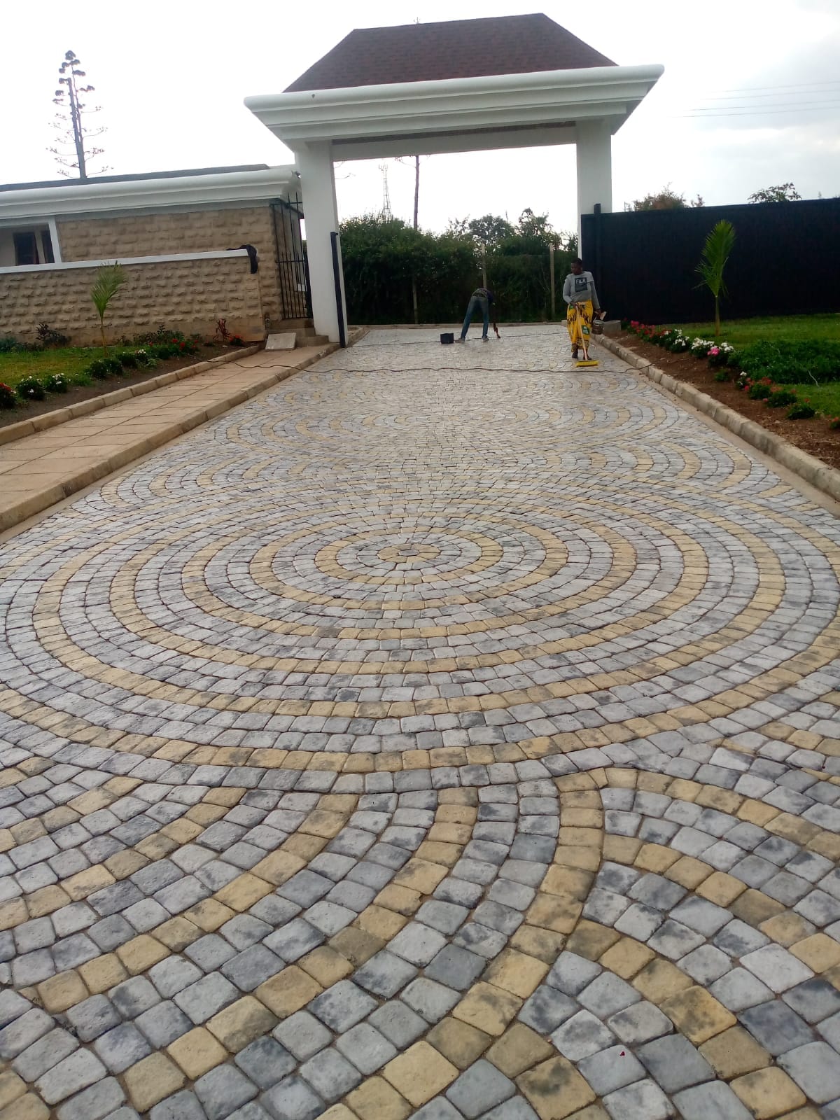 Cobblestone Pavers, Circle Stones, Grass Pavers and Cabro Driveway blocks supplier and installer in Kenya