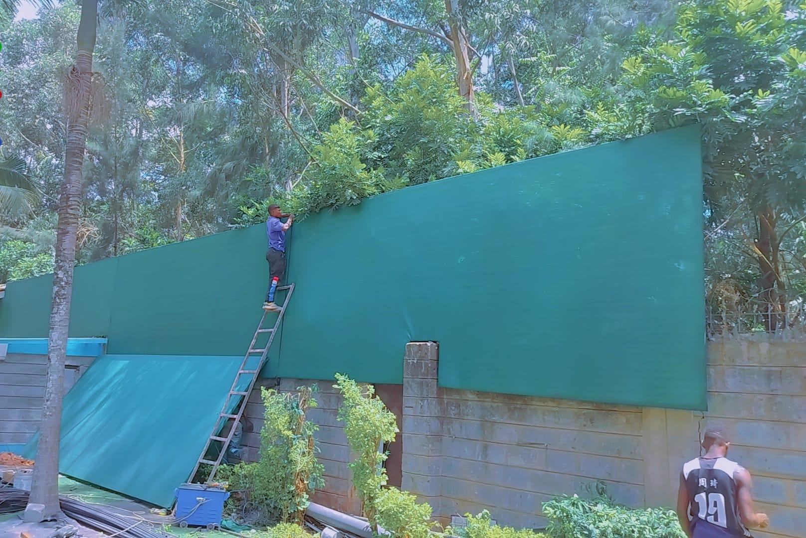 PERIMETER WALL SCREEN INSTALLERS-PRIVACY SHADE NET SCREEN-PRIVACY NETTING SCREEN-MESH NETTING-MESH PRIVACY SCREEN-CONSTRUCTION SCREEN-SCAFFOLD NETTING-VERTICAL SHADES- OUTDOOR PRIVACY SCREENS CONSTRUCTION COMPANY IN KENYA