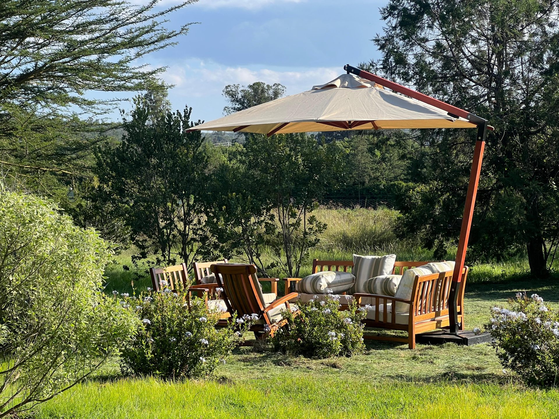 We sell and supply quality patio offset parasols and garden cantilever umbrellas in Kenya